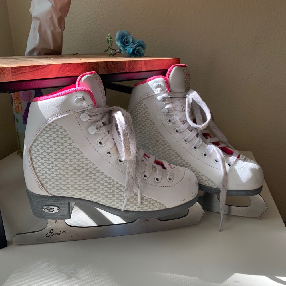 Riedell ice Skates - Girl size 1